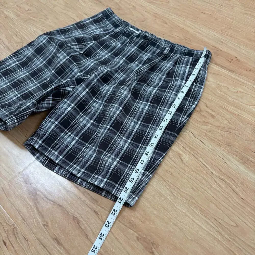 Roundtree & Yorke Gold Label Men's Size 34 Black White Plaid Cotton Shorts